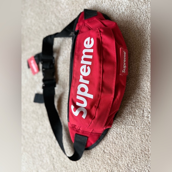 NWT Supreme Red Belt Bag Funny Pack - Picture 2 of 6